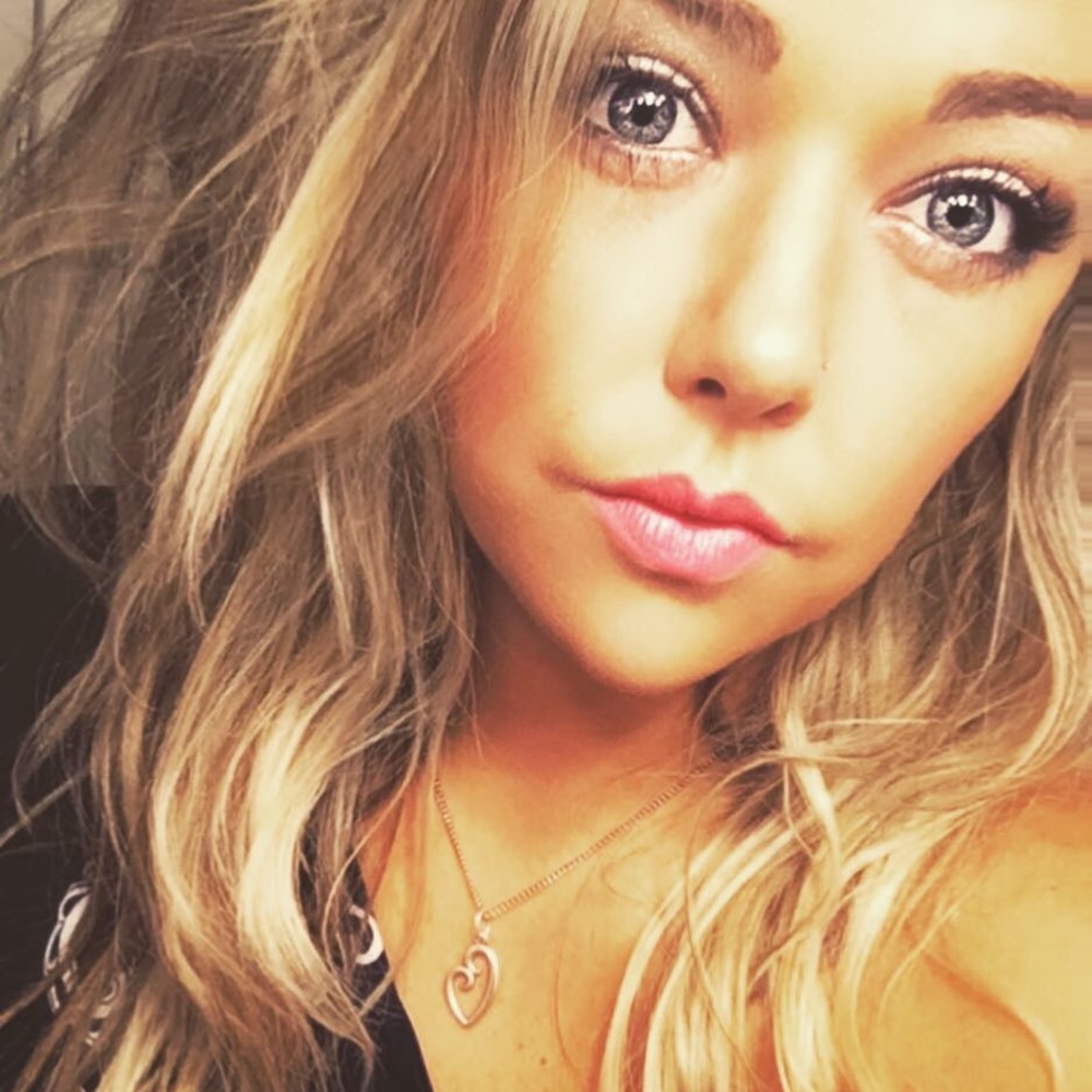 Meet your Posher, Kayla